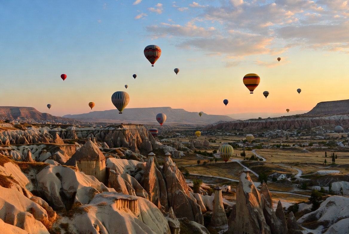 Kapadokya Gezi Rehberi 2026 | Balon Turu, Peri Bacaları ve En İyi 3-4 Günlük Rota